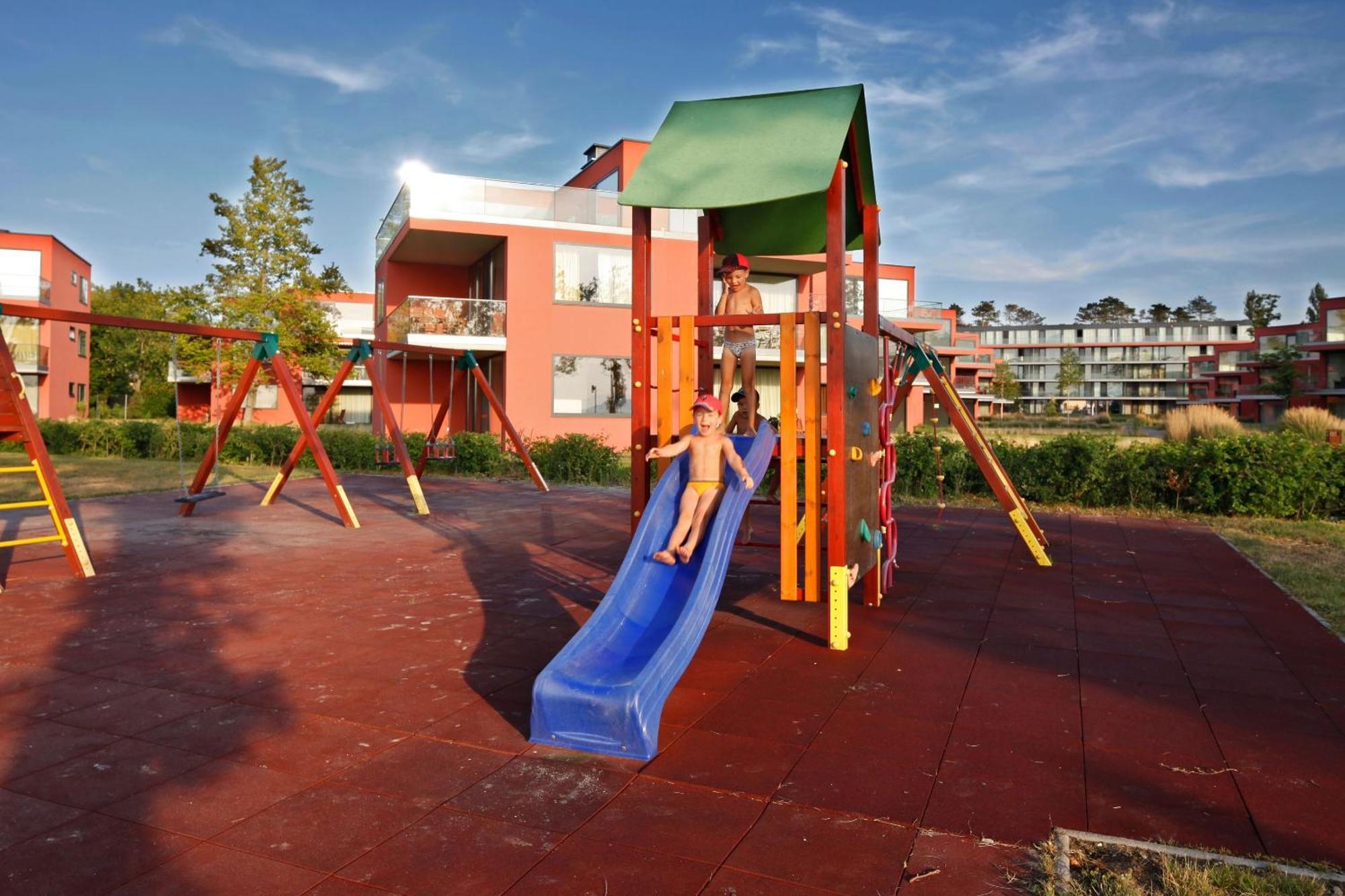 Bavaria Club Apartman Balatonlelle Exterior foto